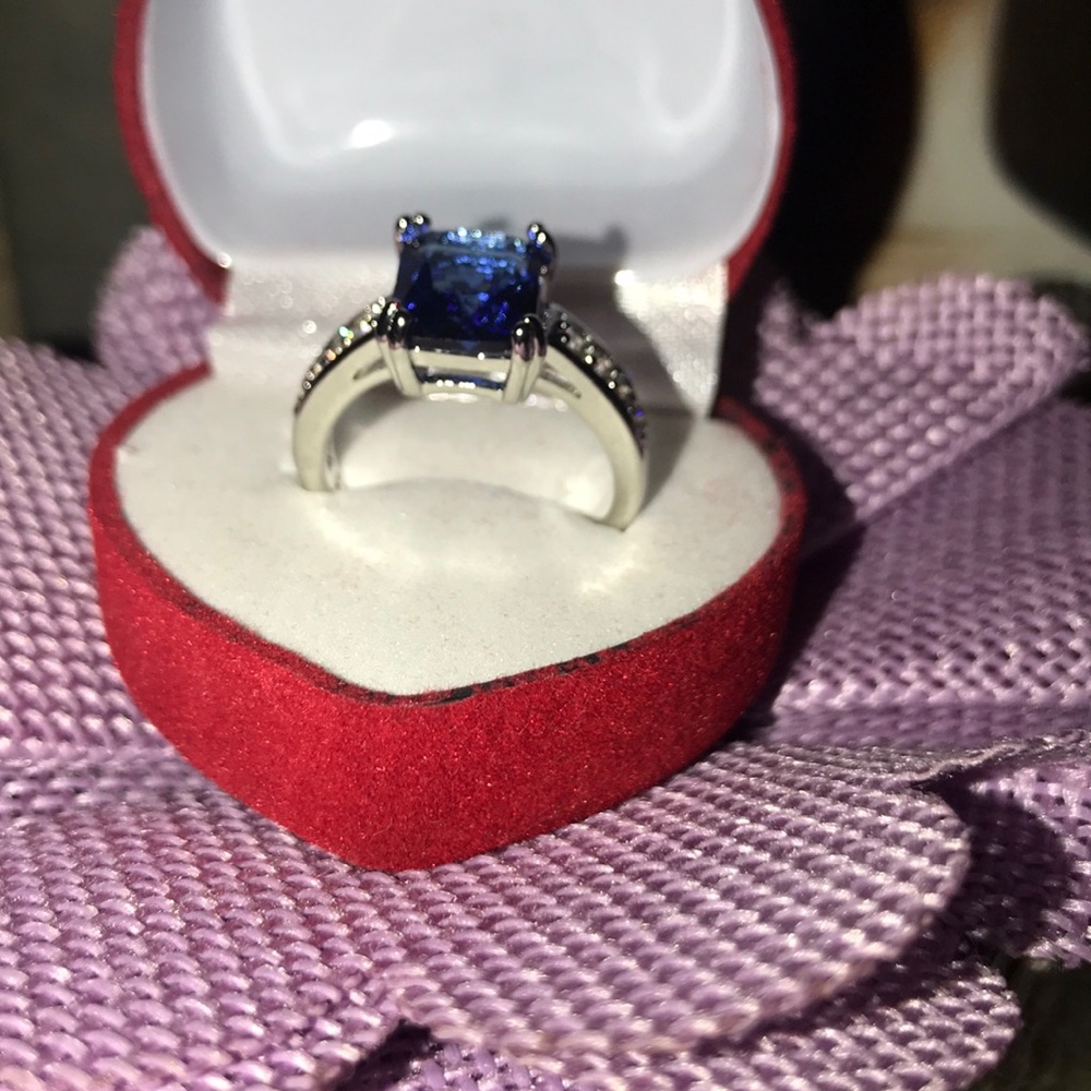 NWT Beautiful sterling silver ring - Picture 3 of 4